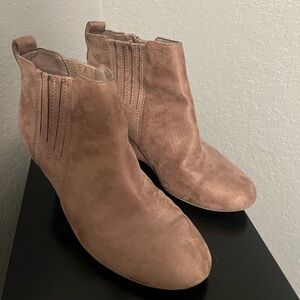 Elegant Tan Ankle Boots
